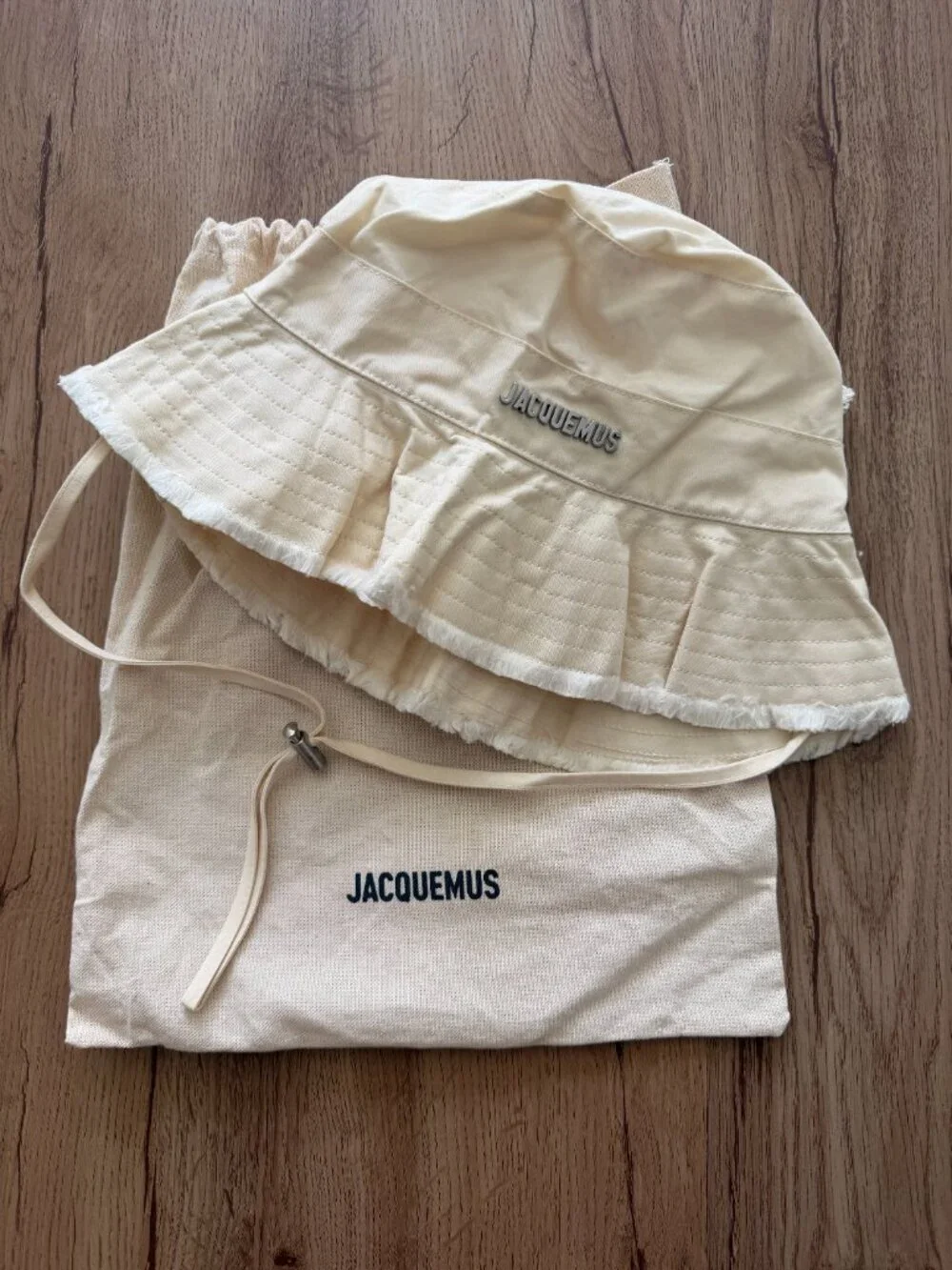 Jacquemus Le Bob Artichaut Bucket Hat – Off-White